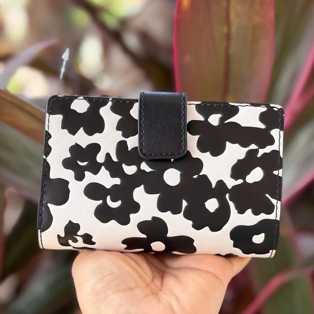 Michael Kors Jet Set Travel Bifold Black White Floral Wallet - Picture 2 of 12